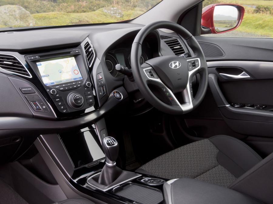  Hyundai i40 Sedan 2012 года  (UK) (фото 16 из 21)